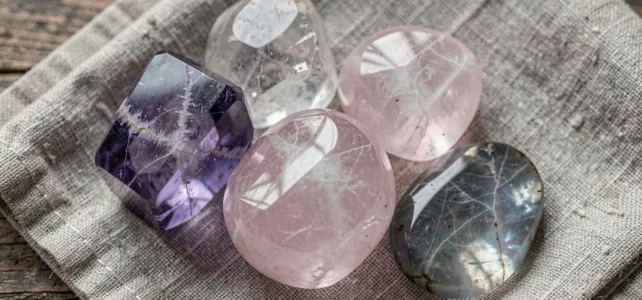 Les pierres incontournables pour calmer l’anxiété et retrouver la sérénité Les pierres incontournables pour calmer l’anxiété et retrouver la sérénité